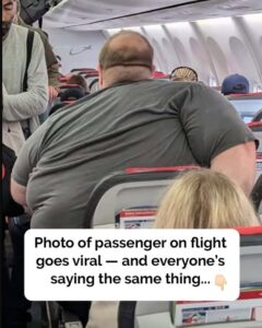 Photo of passenger on flight goes viral, has everyone saying the same thing