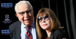 1950s beauty Lee Grant looks very different today