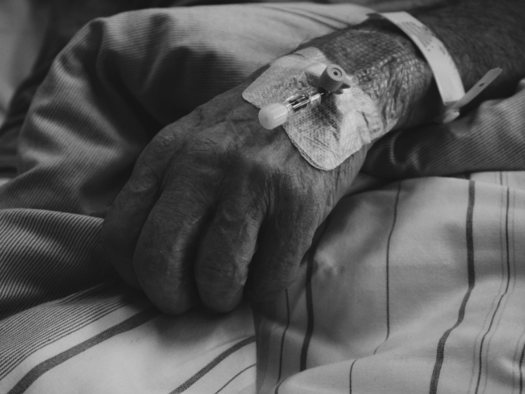 If Your Parent Shows These 3 Signs, They May Be Nearing the End of Life. Prepare Yourself for What’s to Come