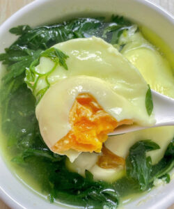 Doctors reveal that eating eggs with this herb causes …