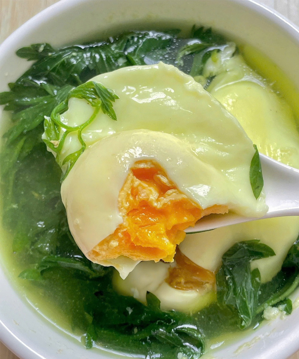 Doctors reveal that eating eggs with this herb causes …