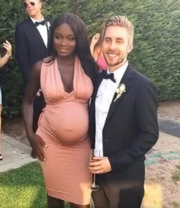 From a Single Photo to a Global Love Story: The Couple Inspiring Millions