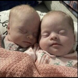 Mom of twins with Down syndrome shuts down critics