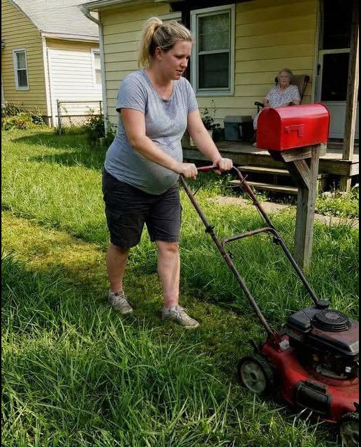 I Mowed The Lawn For My Eighty Two Year Old Neighbor One Quiet Afternoon, And The Next Morning A Local Sheriff Knocked On My Door With A Message That Reshaped My View On Home Insurance