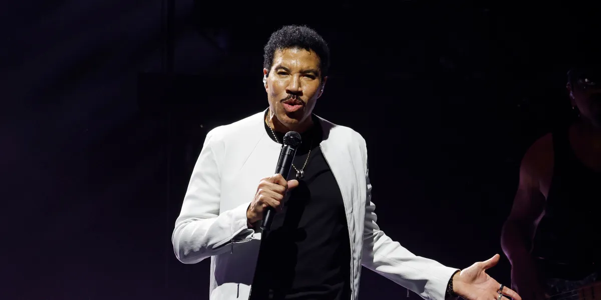 Lionel Richie, 77, Breaks Silence After Hospital Rush, Sparking Buzz Among Fans
