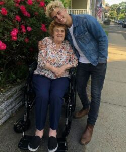 I took care of my 85-year-old neighbor for her inheritance, but she left me nothing — then her lawyer knocked the next morning with a dented lunchbox and a key I wasn’t supposed to recognize.