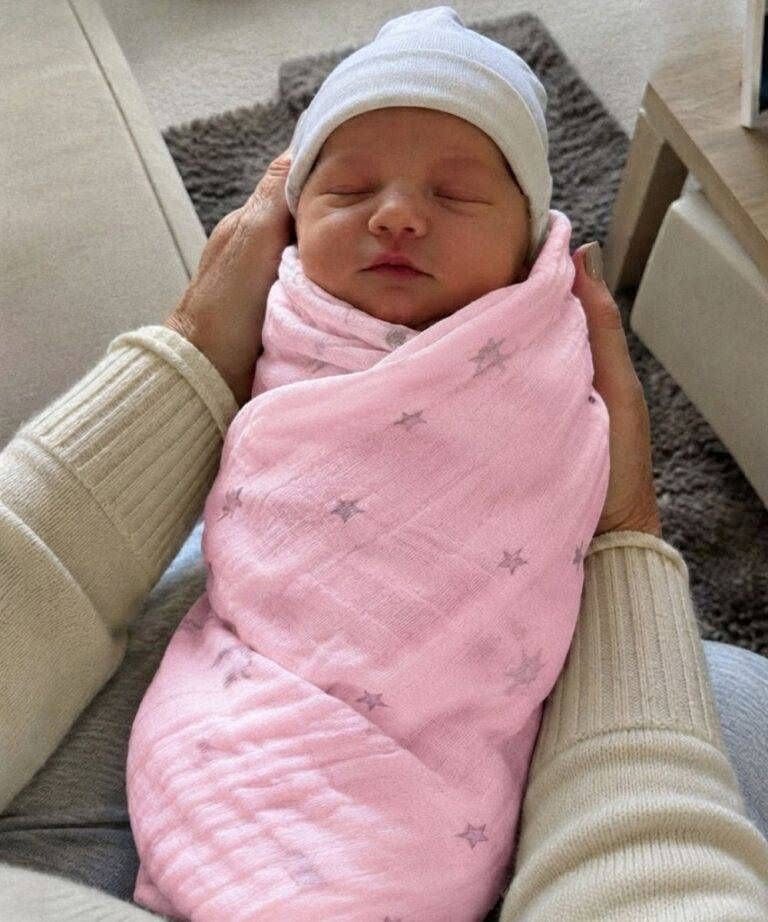 My Daughter-in-Law Never Let Anyone Help Bathe the Baby – Until One Night She Fell Asleep on the Couch