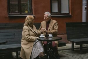 5 qualities that many men value in a woman after 60, according to studies and real experiences